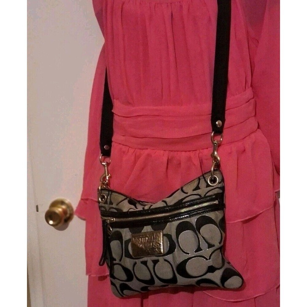 Coach Poppy Signature Crossbody/Satchel Handbag. F17647